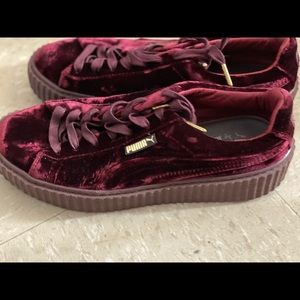 LIKE NEW LIMITED EDITION FENTY RHIANNA PUMA..